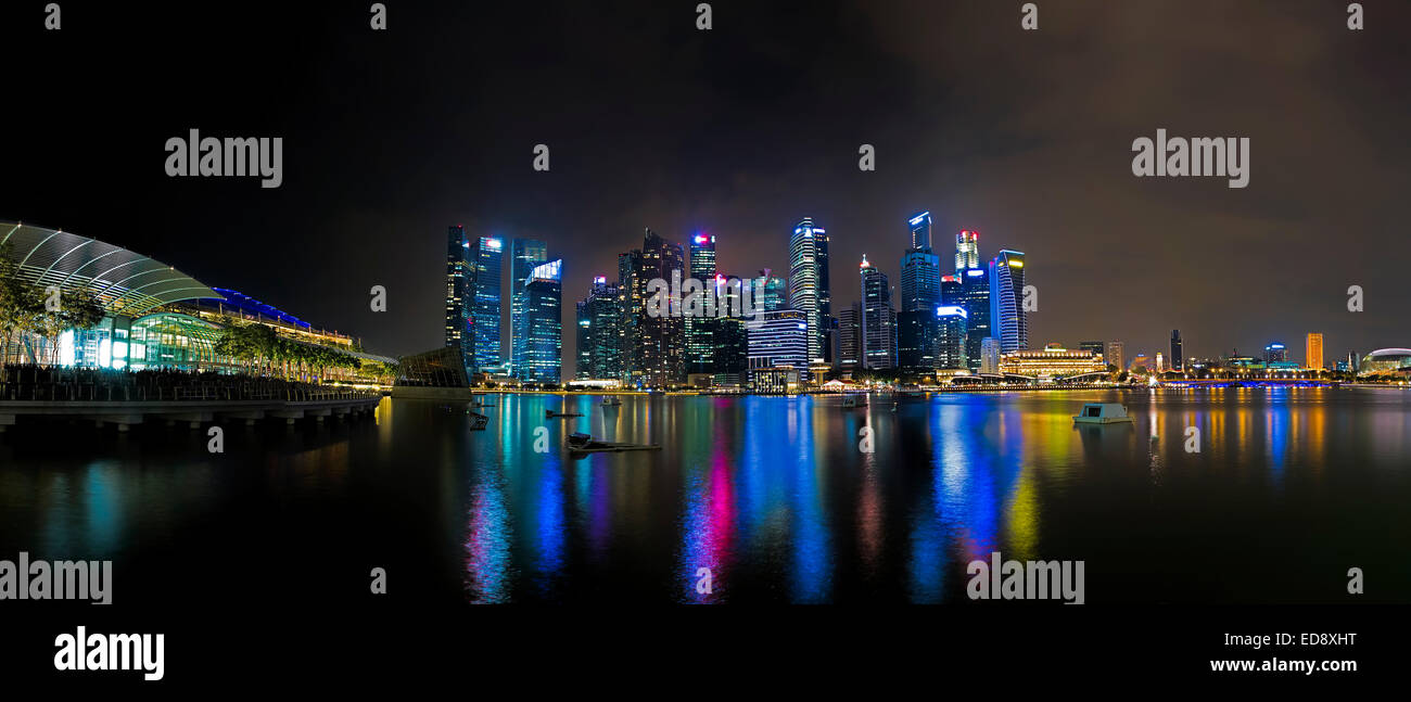 Singapur Skyline bei Sonnenuntergang Stockfoto