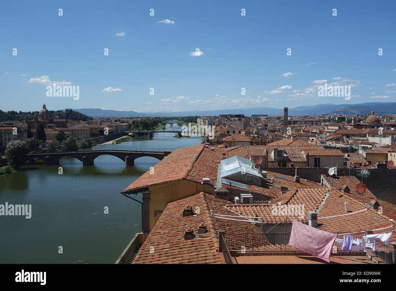 Luftaufnahme des Flusses Arno in Florenz, Italien Stockfoto