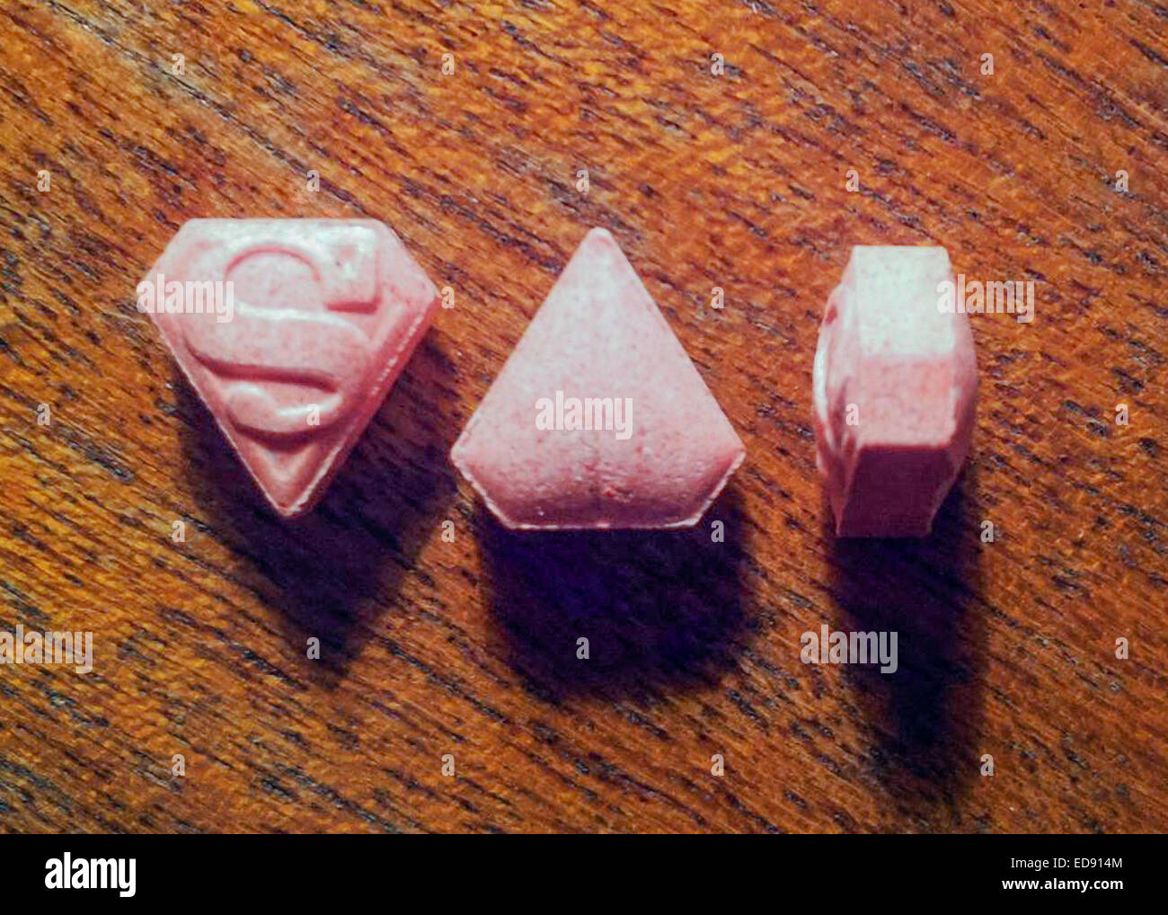 Gefälschte Ecstasy-Pillen bekannt als "Pink Superman" mit PMMA für mindestens 4 Todesfälle verantwortlich. Siehe Beschreibung für mehr Informationen. Stockfoto