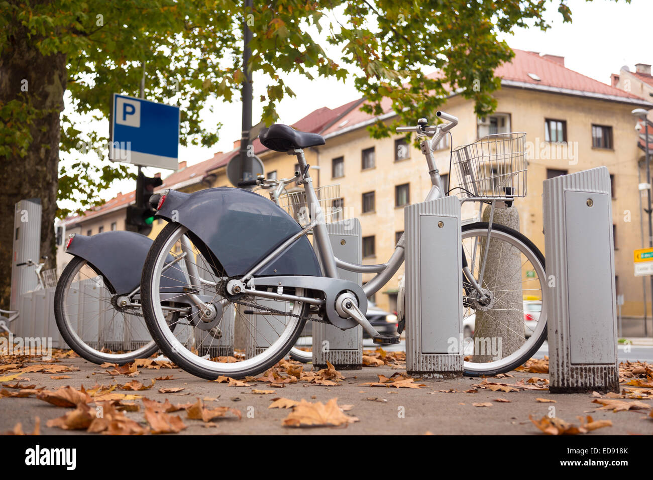 Station des städtischen Fahrräder zu vermieten Stockfoto