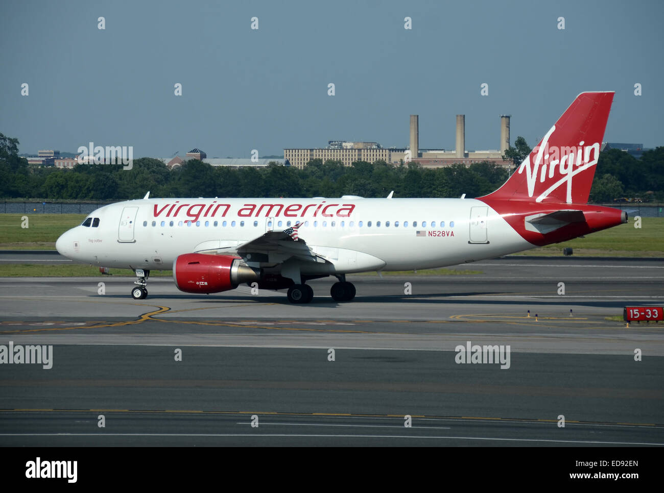 WASHINGTON - 30. Mai: Virgin America Passagier-Jet fährt von Washington DC nach seiner Heimatbasis in San Francisco, Stockfoto