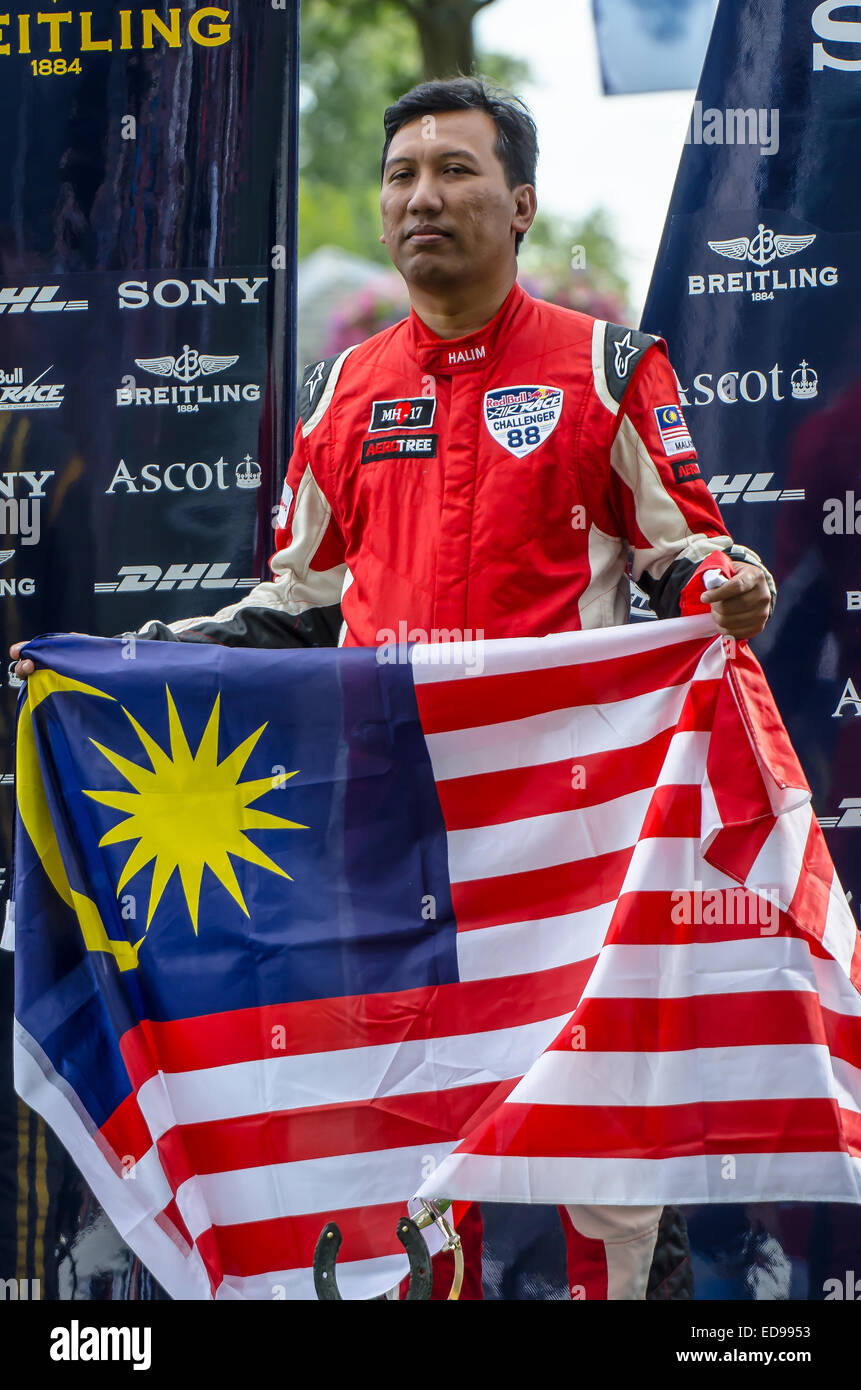 Halim Othman ist ein ehemaliger Pilot der Royal Malaysian Air Force. Wir Feiern Das Red Bull Race Stockfoto