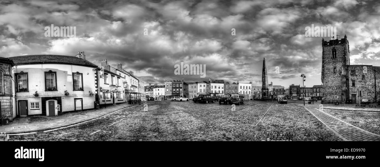 Ein 18 Schuss Panorama von Richmond Marktplatz in North Yorkshire Stockfoto