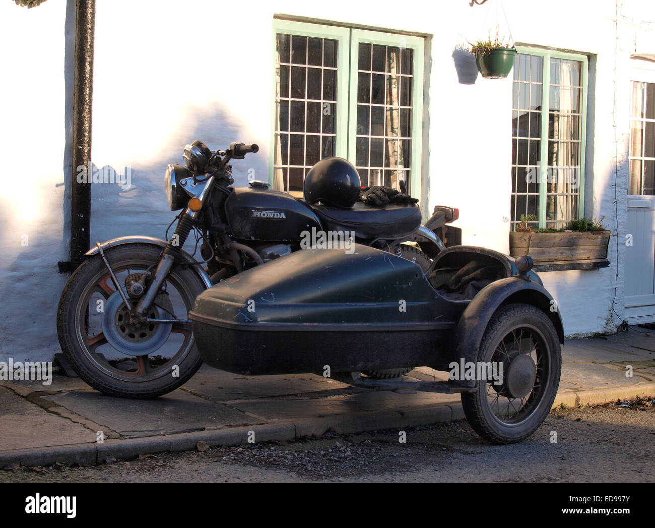 Alte Honda Motorrad mit Beiwagen, UK Stockfoto