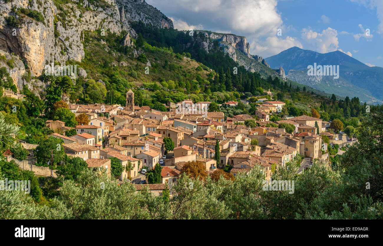 Dorf von Moustiers-Sainte-Marie, Provence, Südfrankreich, Verdon region Stockfoto