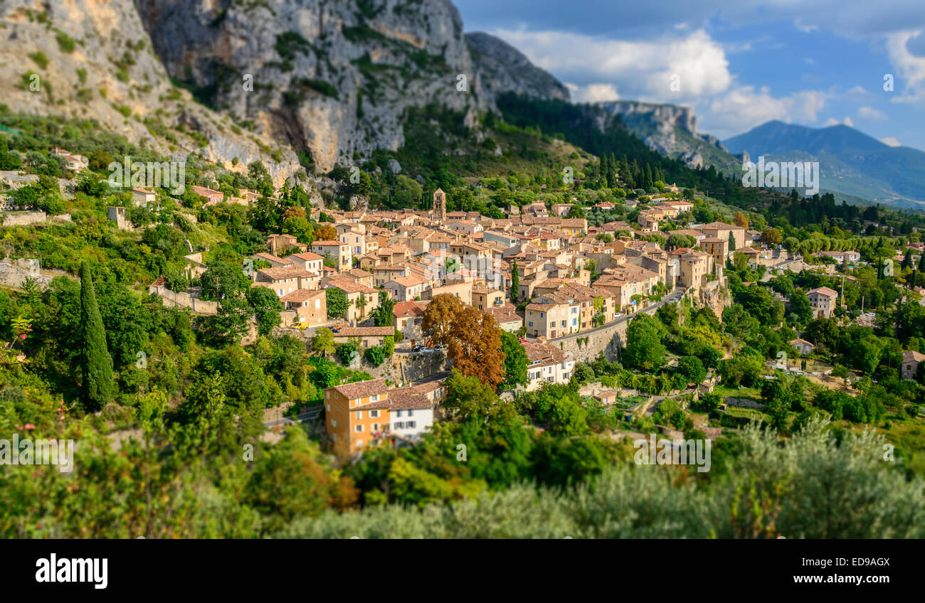 Dorf von Moustiers-Sainte-Marie, Provence, Südfrankreich, Verdon region Stockfoto
