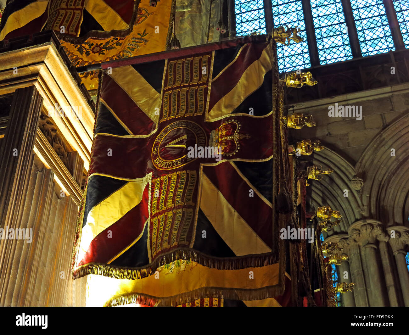 Innenraum der Lichfield Cathedral, Gedenkkapelle, Staffordshire in der Dämmerung, England, Großbritannien Stockfoto