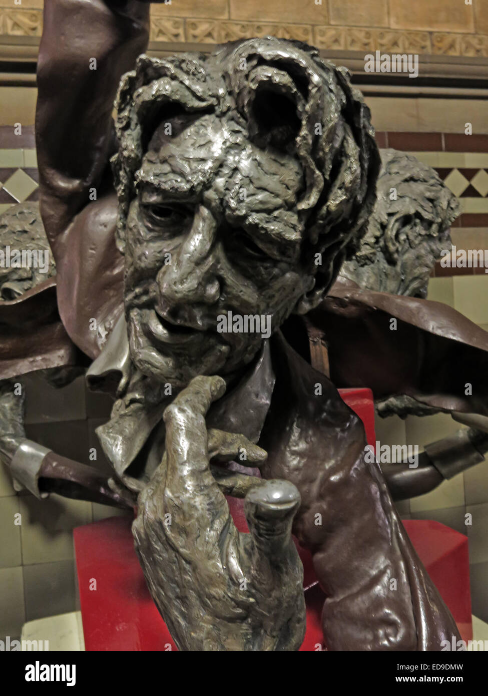John Barbirolli Statue Kunst im Rathaus von Manchester, Lancashire, England, UK Stockfoto