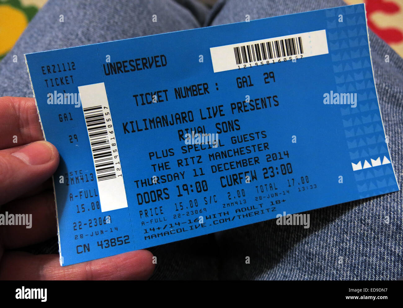 Rival Sons blau Konzert Ticket Manchester Ritz 2014, England, UK in einer Hand gehalten Stockfoto