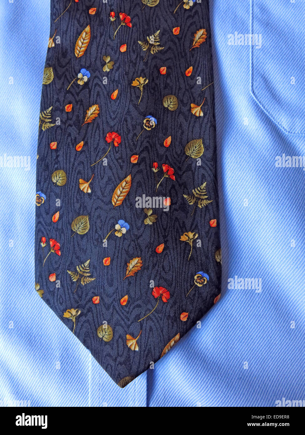 Interessante YSL Herbst Vintage Krawatte, männliche Antik in Seide Stockfoto