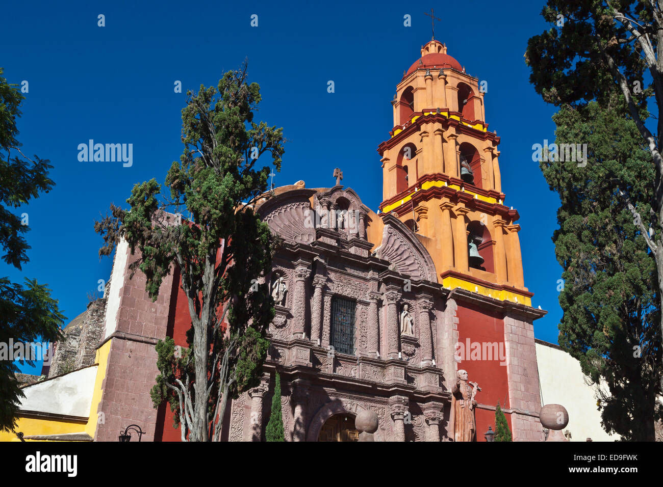 Die Stein geschnitzte Fassade der Kirche San Francisco - SAN MIGUEL DE ALLENDE, Mexiko Stockfoto