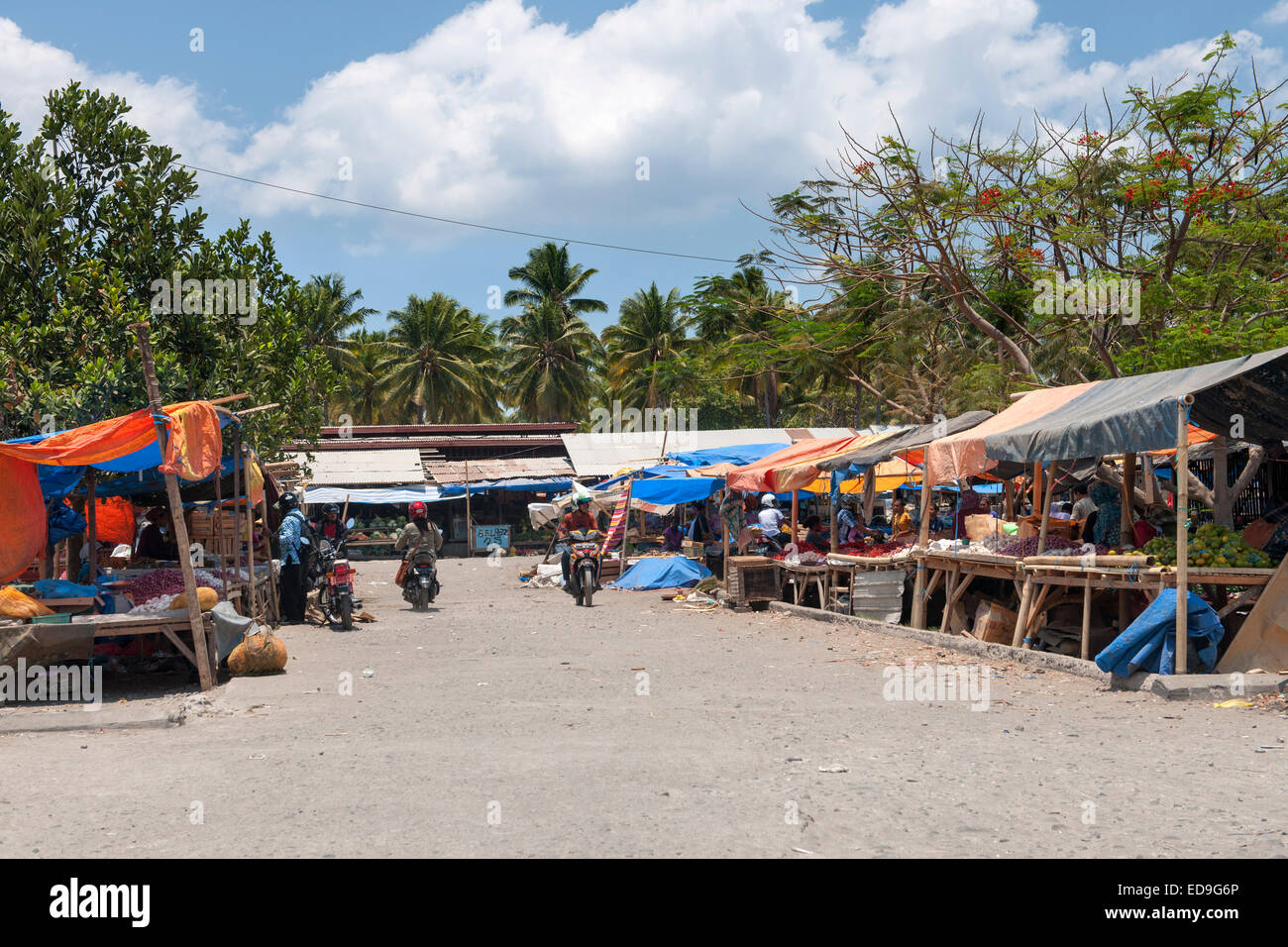 Der Markt der Wuring Fischerdorf in der Nähe von Maumere auf der Insel Flores, Indonesien. Stockfoto