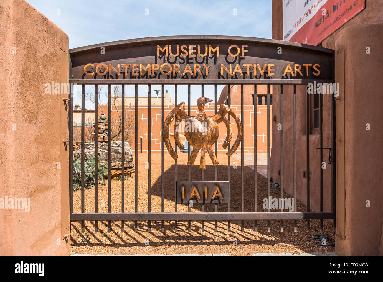 Tor zu den Native Museum für zeitgenössische Kunst, Santa Fe, New Mexico Stockfoto