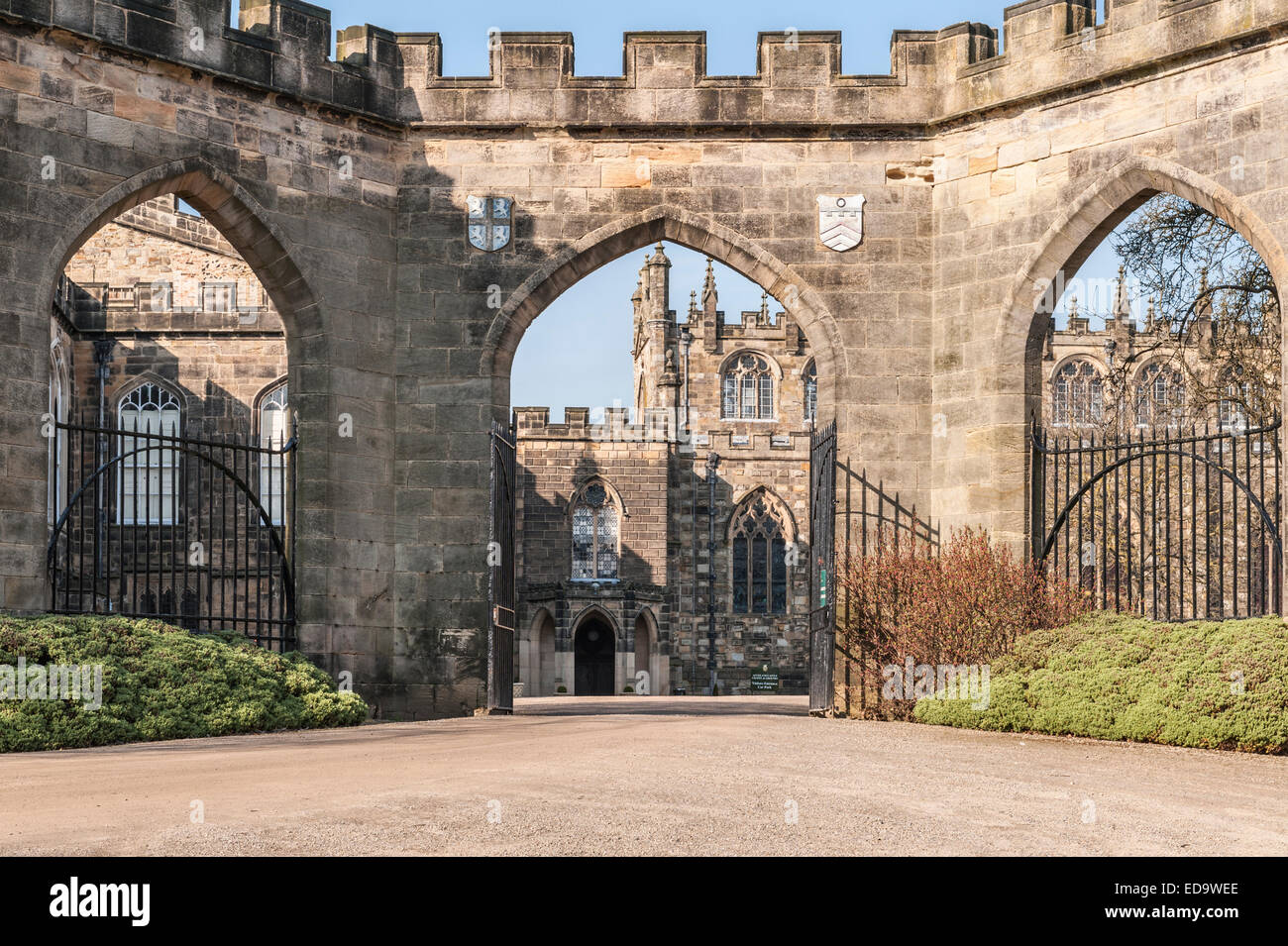 Auckland Castle, County Durham, Großbritannien. St. Peter's Chapel, Blick durch den Eingangsbogen in James Wyatts 18c Leinwand Stockfoto