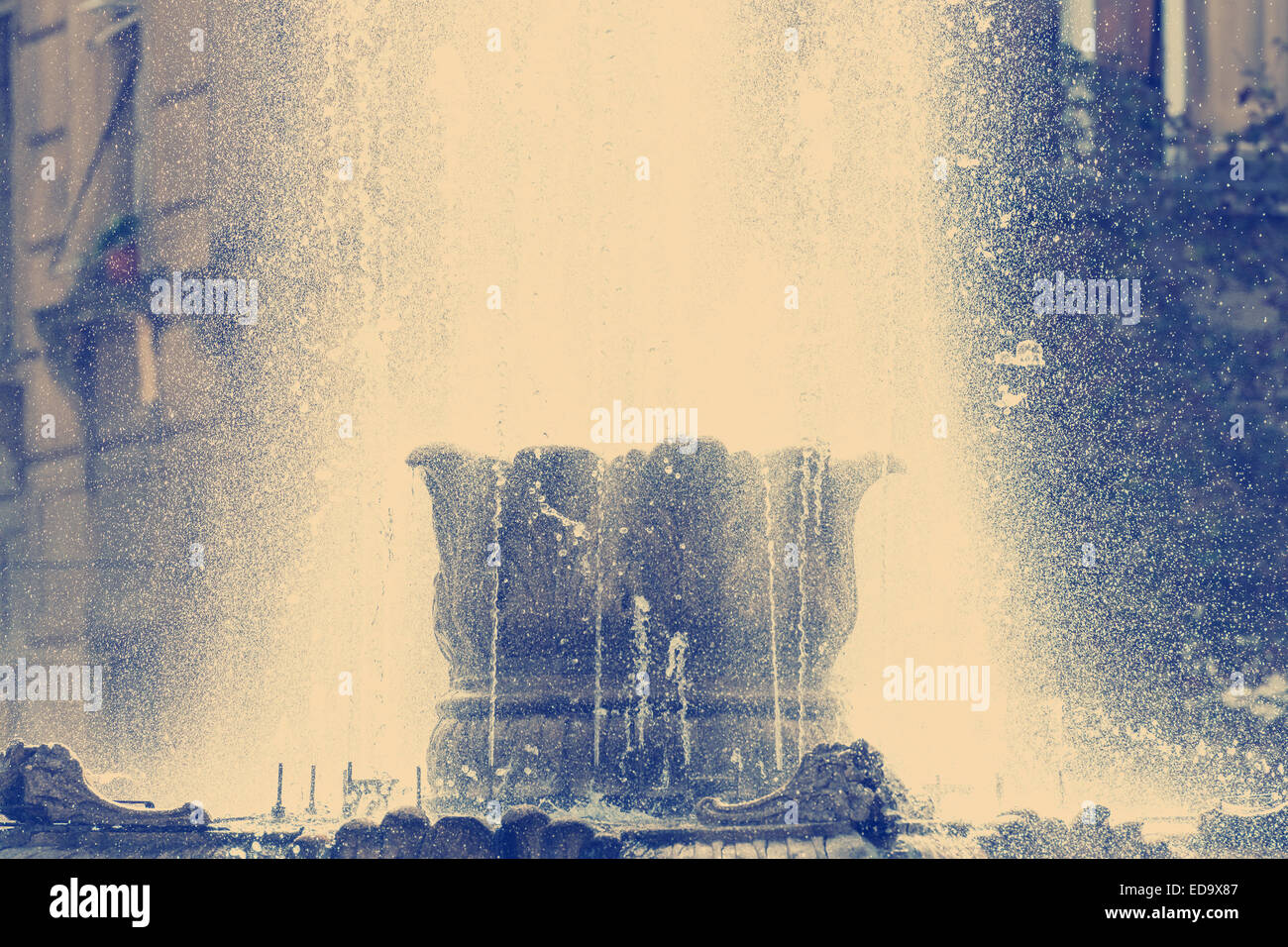 Retro-Foto von öffentlichen Brunnen im Sommer Stockfoto