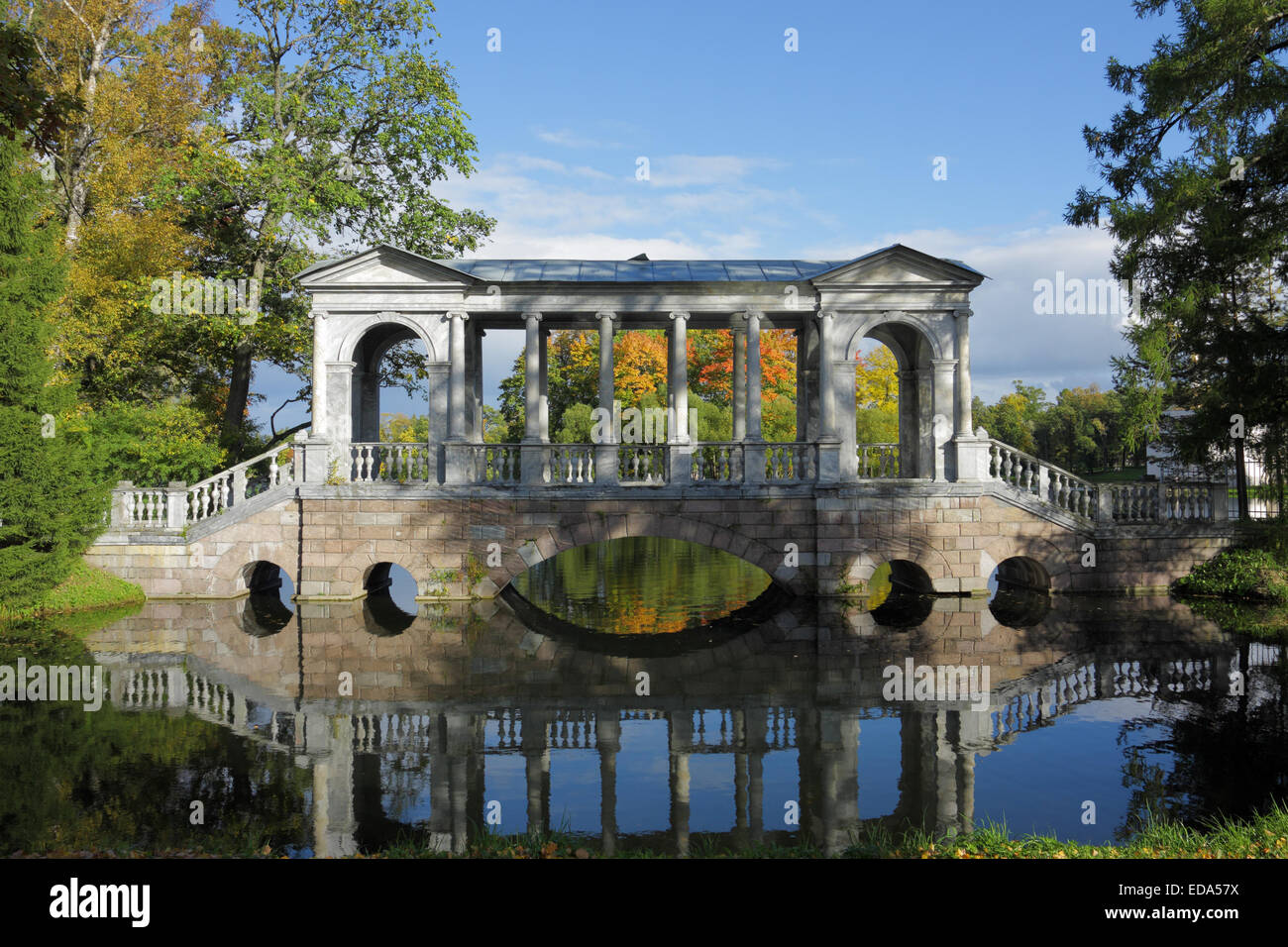 Die Marmor-Brücke, Zarskoje Selo, Puschkin, Sankt Petersburg, Russland Stockfoto