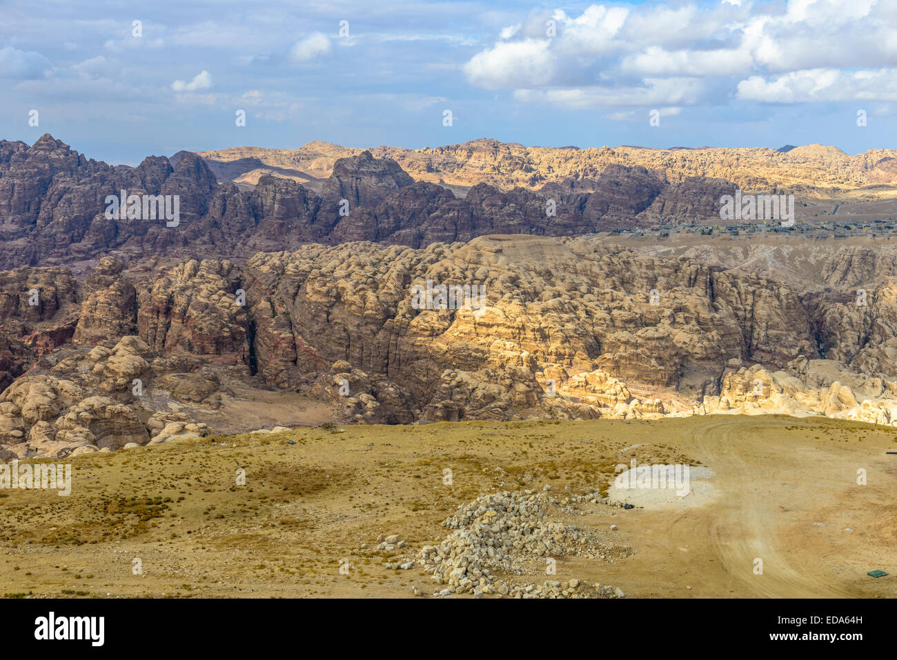 Bergpanorama in der Nähe von Petra in Jordanien. Stockfoto