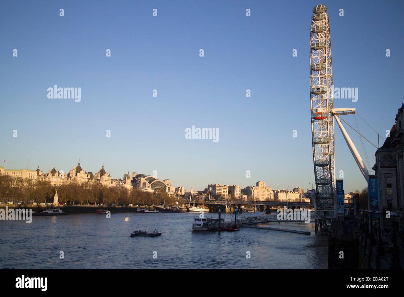 Das Coca-Cola London Eye Riesenrad am Südufer der Themse in London Stockfoto