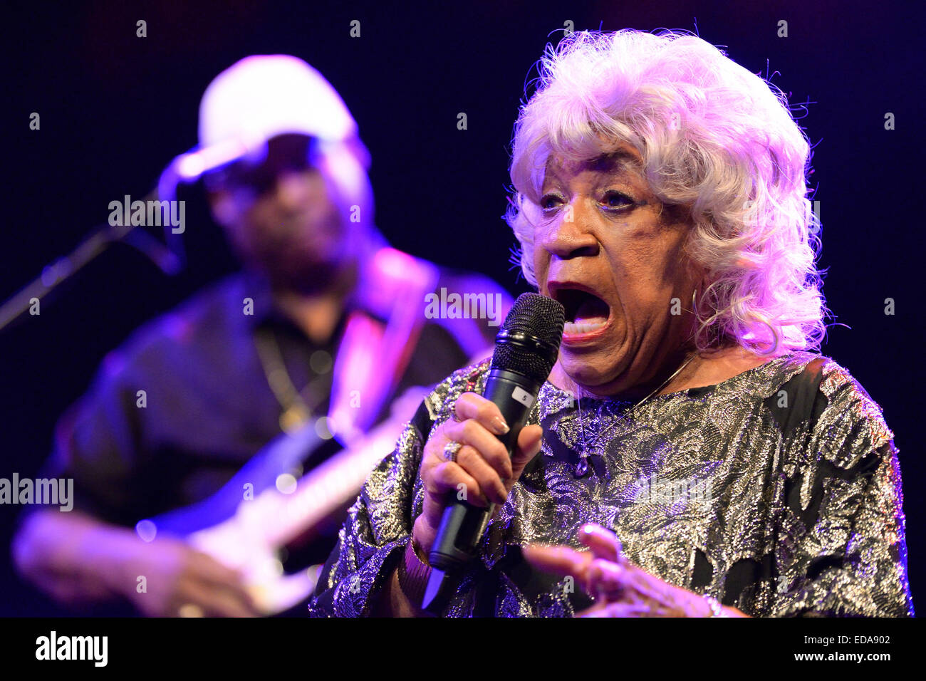 BARCELONA - Mai 15: alte Frau von Swamp Dogg (American Soul-Musik-Band), Veranstaltung in Barts Stadium am 15. Mai 2014 in Barcelona. Stockfoto