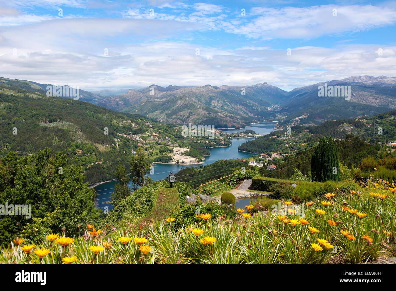 Zeigen Sie am Fluss Lima Mäandern durch Peneda Geres, der einzige Nationalpark in Portugal, befindet sich in der Region Norte an. Stockfoto