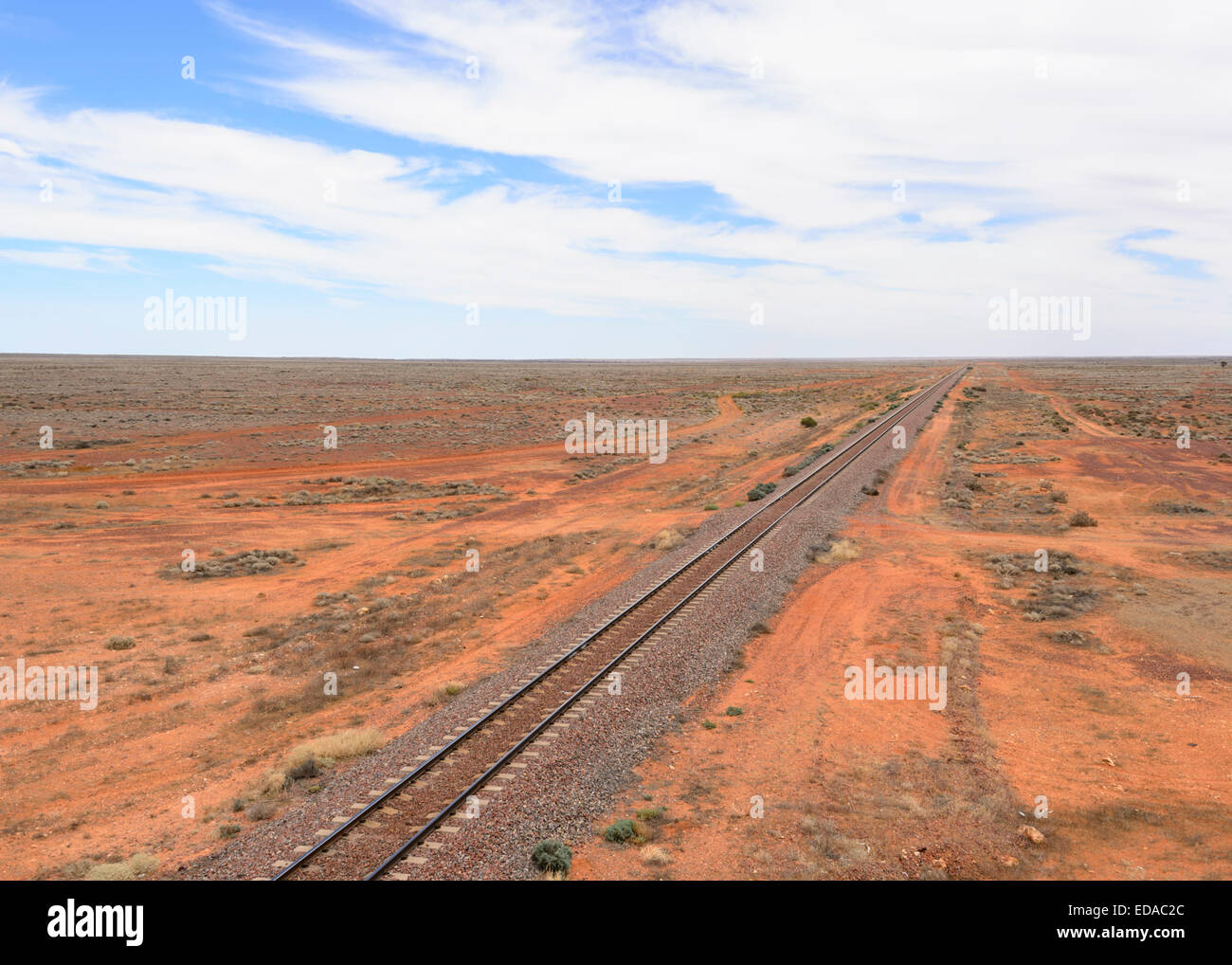 Eisenbahnstrecke zwischen Coober Pedy und Port Augusta, Stuart Highway, South Australia Stockfoto