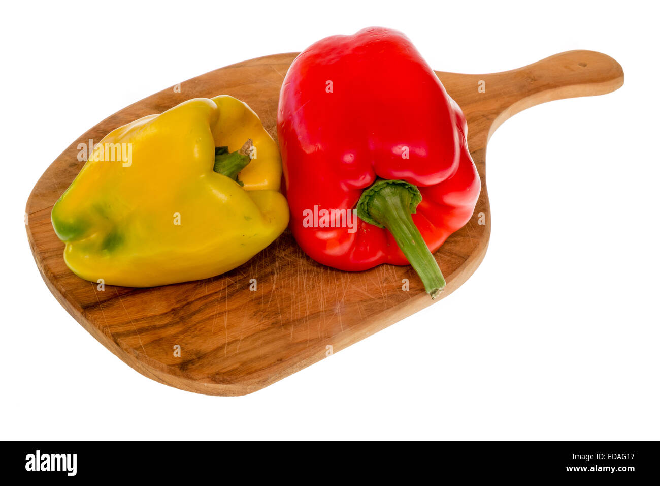 Sizilianische große Peperoni auf Holzbrett Stockfoto