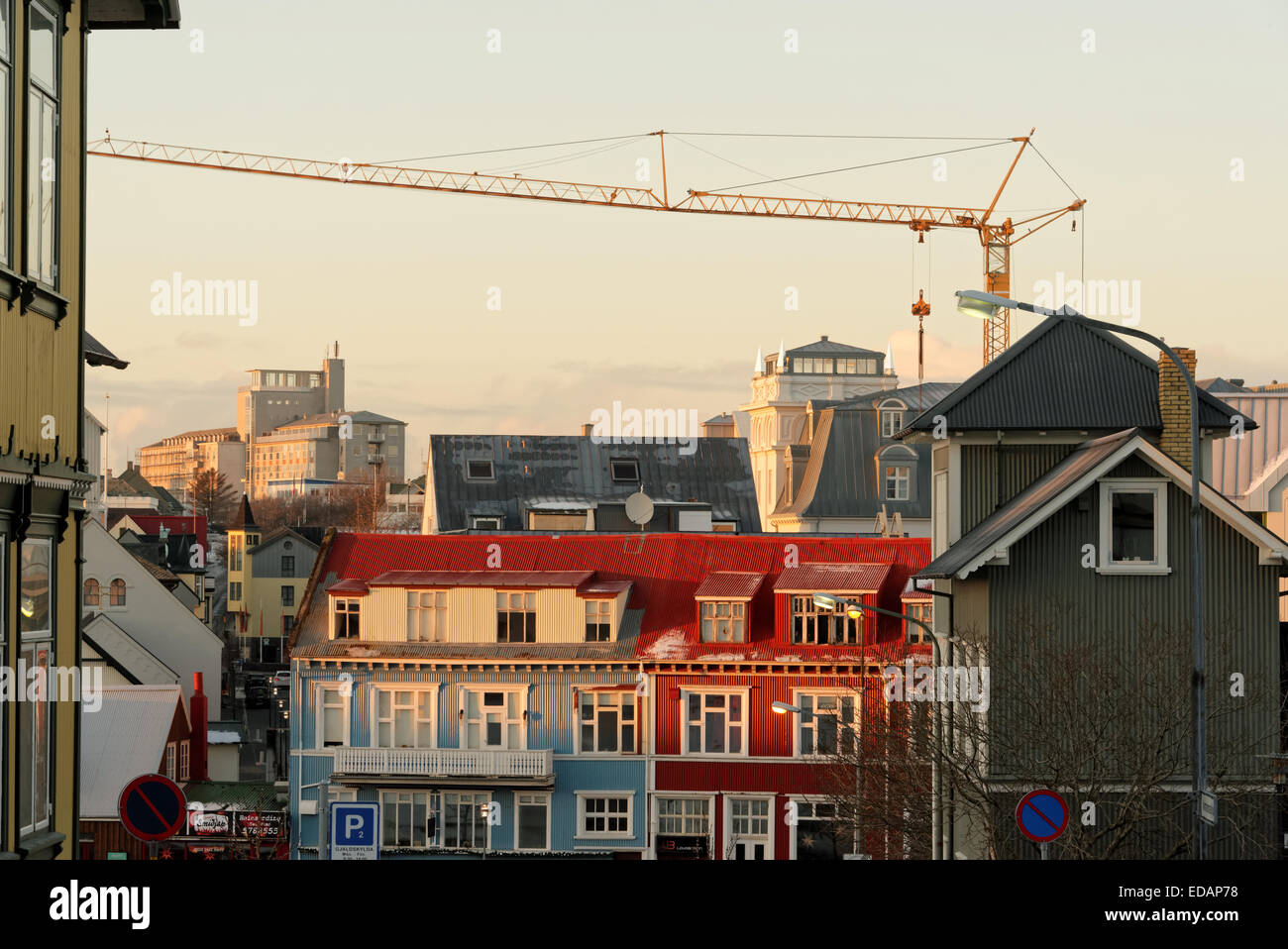 Straßenansicht in Reykjavik, die Hauptstadt von Island im Dezember. Stockfoto