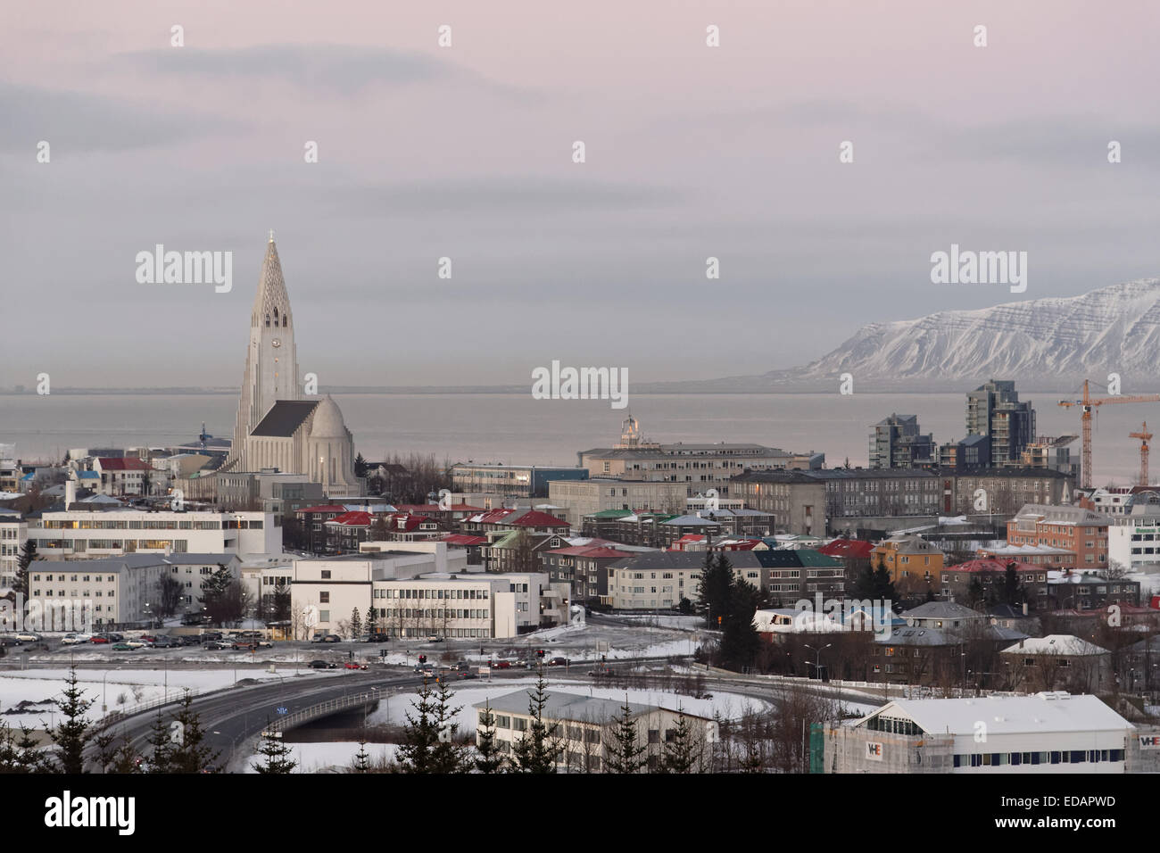 Panoramablick auf Reykjavik, die Hauptstadt von Island im Dezember. Stockfoto