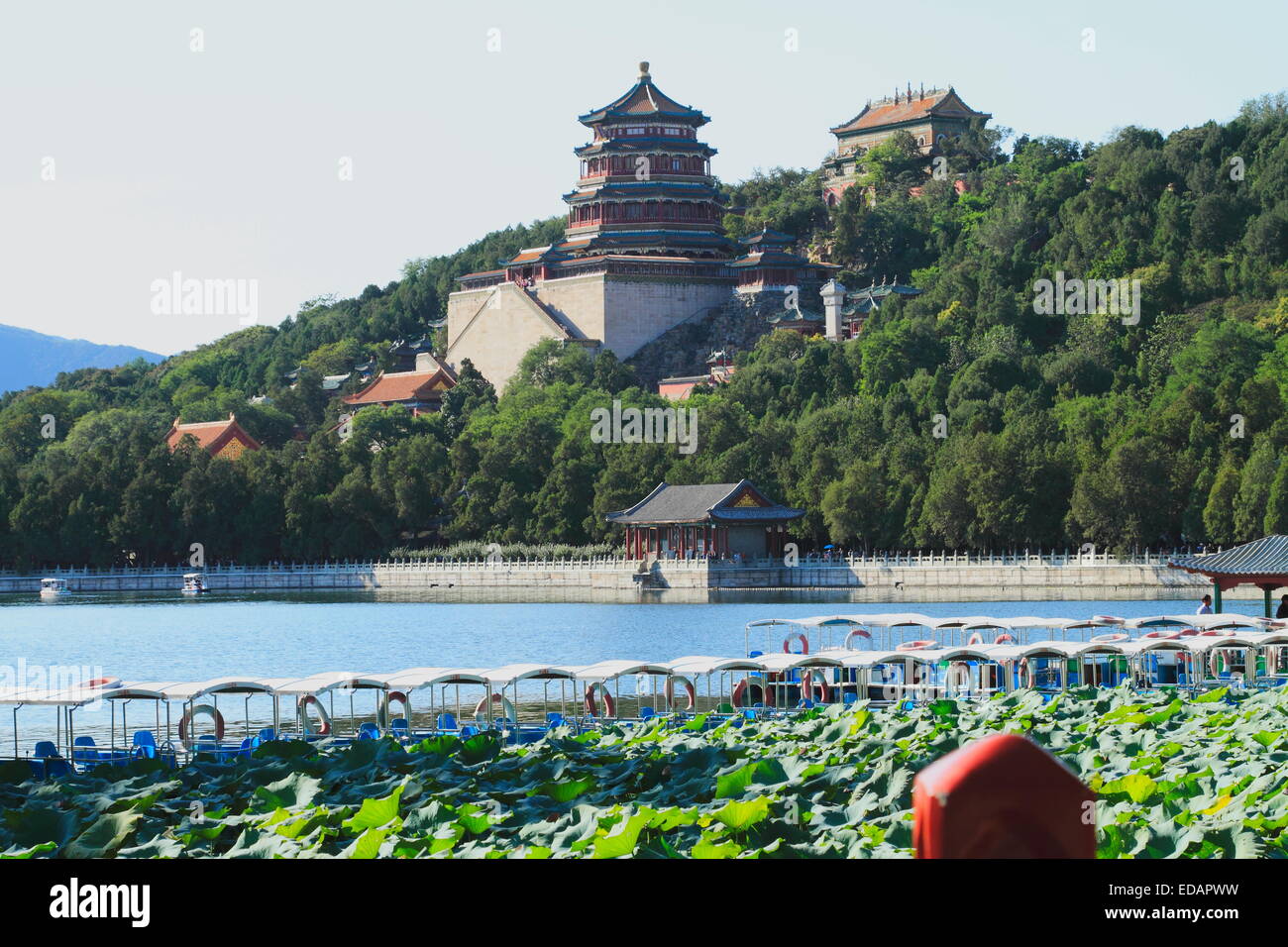 Chinesischen kaiserlichen Sommerpalast & Garten. Die Halle des Wohlwollens und der Langlebigkeit-Kunming-See, Peking China Stockfoto