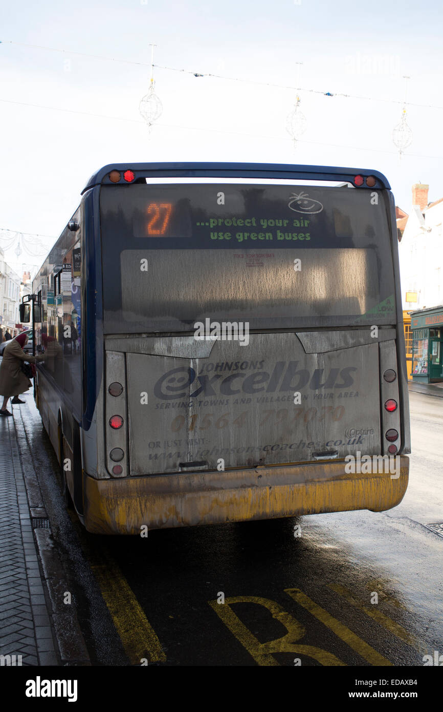 Schmutzige Rückseite einen Bus, London, UK Stockfoto