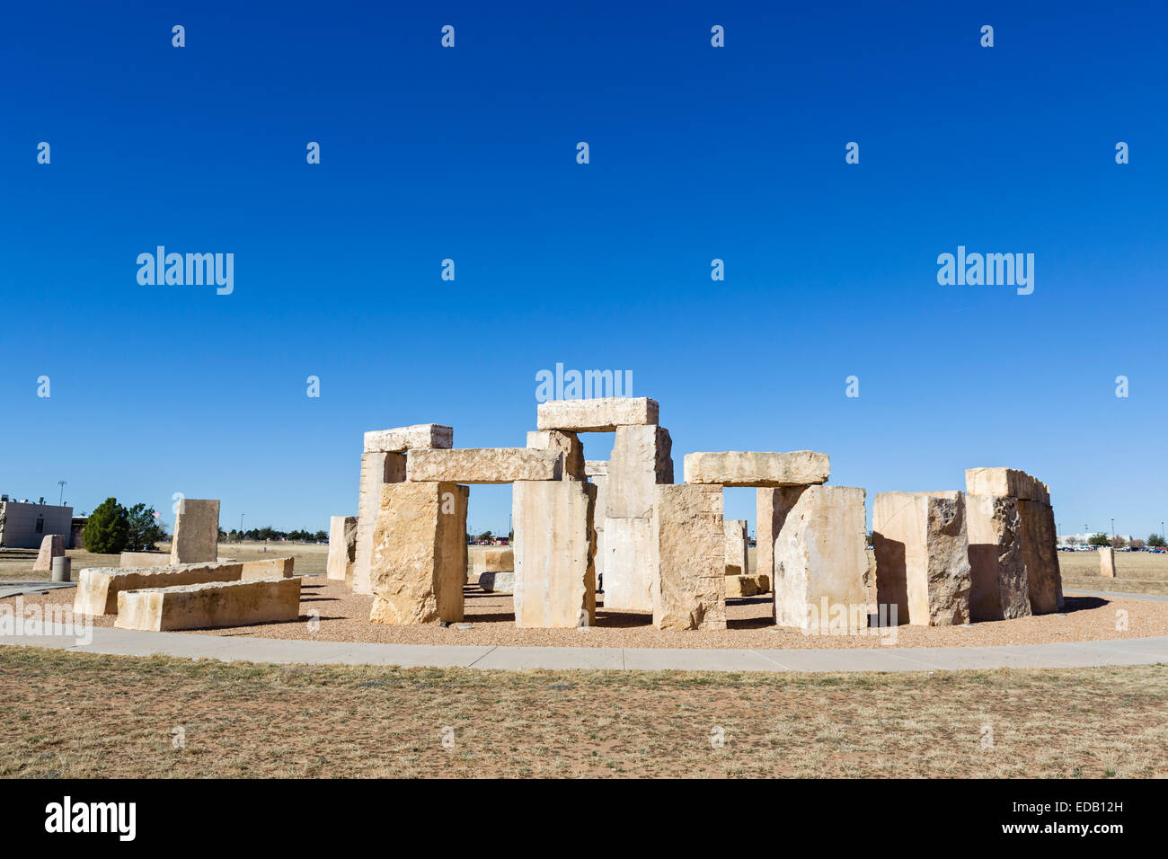 Eine Replik von Stonehenge auf dem Campus der University of Texas von Permian Basin, Odessa, Texas, USA Stockfoto