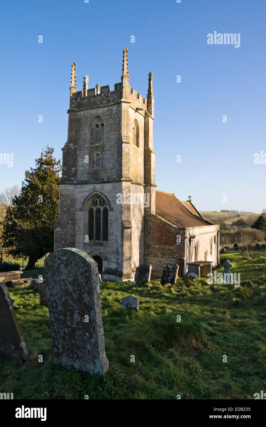 IImber Dorf Salisbury Plain Wiltshire England UK... Genommen von der Armee für die Ausbildung in 1943 und kehrte nie zurück. St Giles Kirche Stockfoto