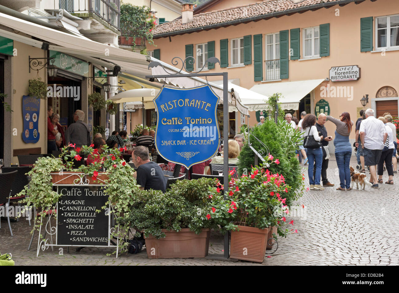 Restaurant in der alten Stadt, Stresa, Lago Maggiore, Piemont, Italien
