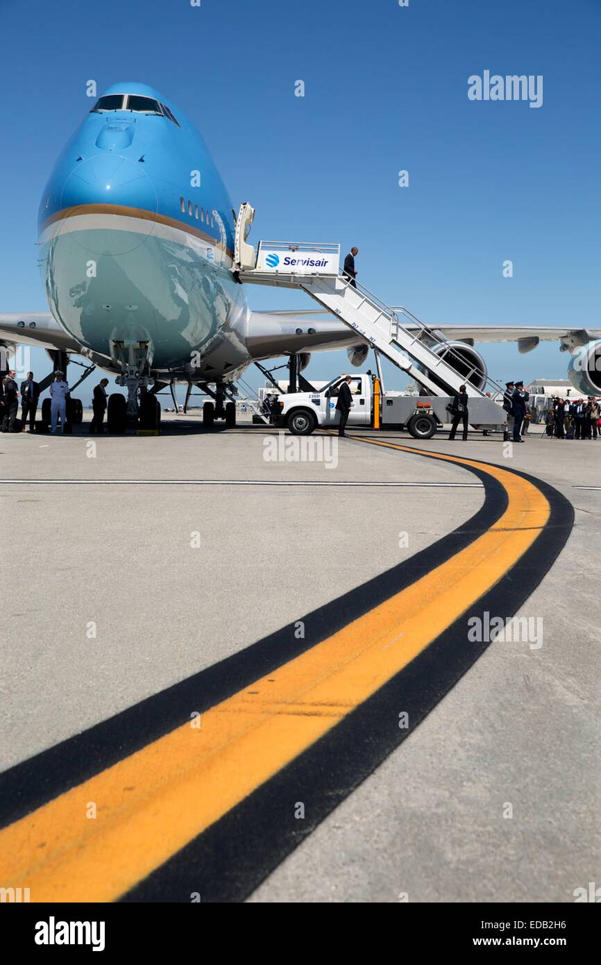 US-Präsident Barack Obama off Air Force One bei der Ankunft am internationalen Flughafen Los Angeles 23. Juli 2014 in Los Angeles, Kalifornien geht. Stockfoto