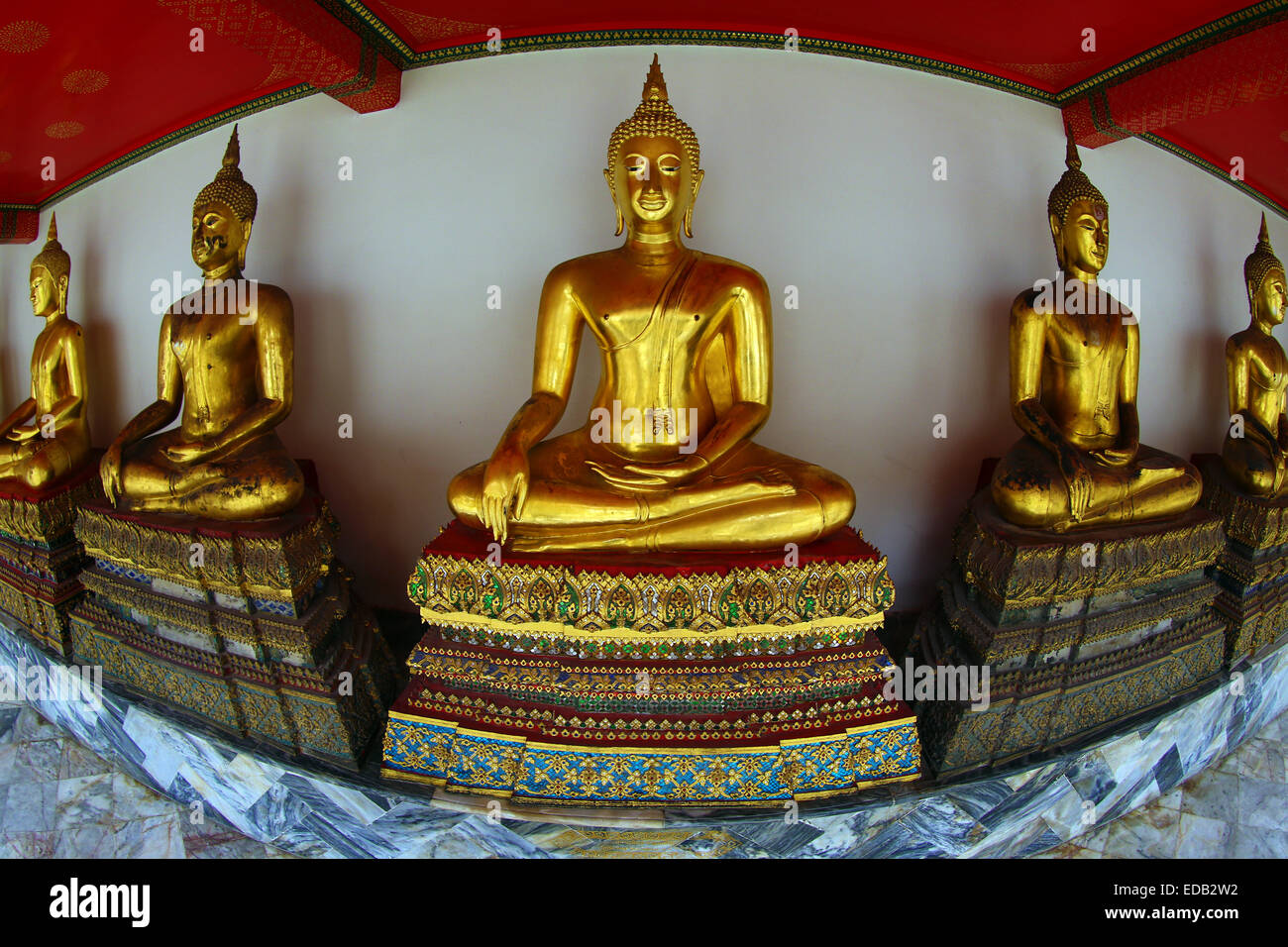 Goldene Buddha-Statuen an der Wat Pho Tempel Bangkok, Thailand Stockfoto