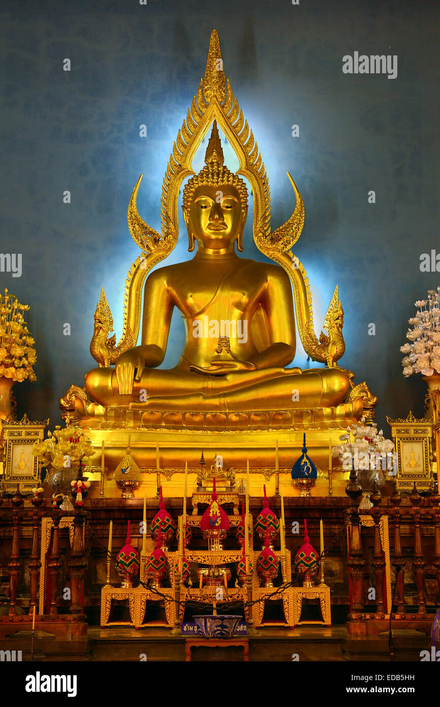 Goldene Buddha-Statue im Wat Benchamabopitr, Marmor-Tempel, Bangkok, Thailand Stockfoto