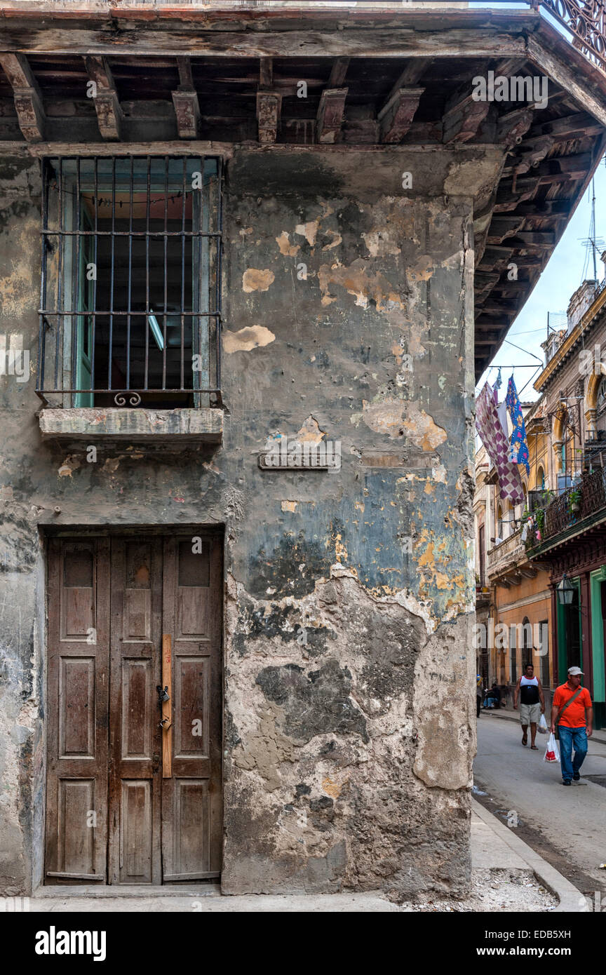 Compostela Straßenschild auf alten verfallenen Gebäude in Havanna, Kuba. Stockfoto