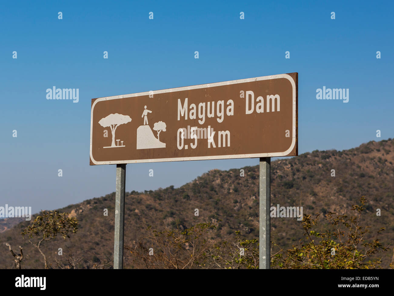 HHOHHO, Swasiland, Afrika - Zeichen für Maguga Damm am Fluss Komati Stockfoto