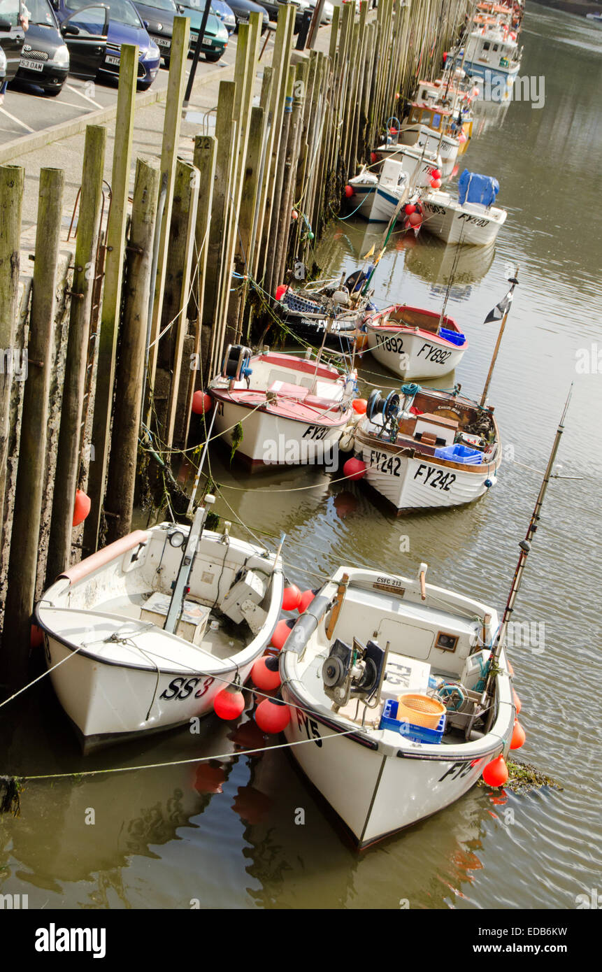 Boote vertäut am Fluß Looe, Looe, Cornwall, England, UK Stockfoto