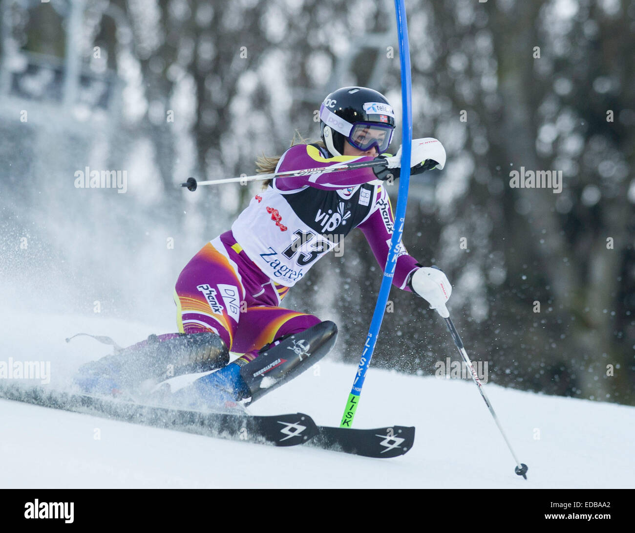 Zagreb, Kroatien. 4. Januar 2015. Nina Loeseth aus Norwegen konkurriert bei der ersten Ausführung von der Snow Queen Trophy 2015 Frau FIS Ski World Cup Slalom-Rennen in Zagreb, Kroatien, 4. Januar 2015. © Miso Lisanin/Xinhua/Alamy Live-Nachrichten Stockfoto