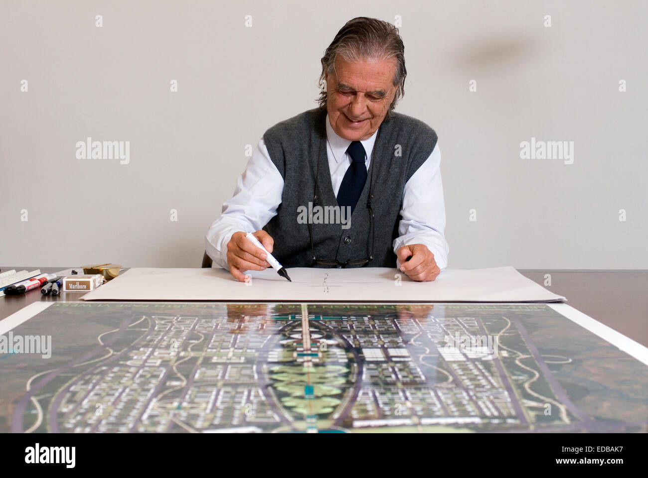 Ricardo Bofill, spanischer Architekt, Stadtplaner, in seinem Atelier Taller In Barcelona Stockfoto