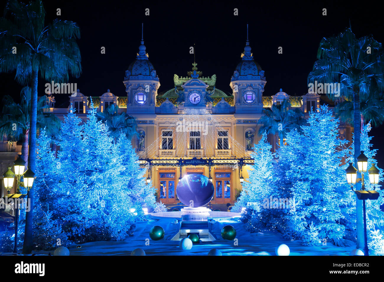 Quadrat der Monte-Carlo Casino in der Weihnachtszeit mit beleuchteten Weihnachten Bäume, Monte-Carlo, Fürstentum Monaco Stockfoto