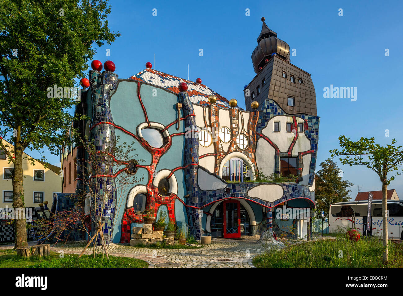 Kunsthaus Abensberg von Peter Pelikan, Ausstellungshalle Friedensreich Hundertwasser in der Brauerei Kuchlbauer Brauerei, Stockfoto