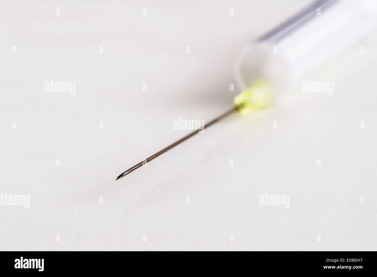 Eine Spritze mit einer Injektionsnadel Stockfoto