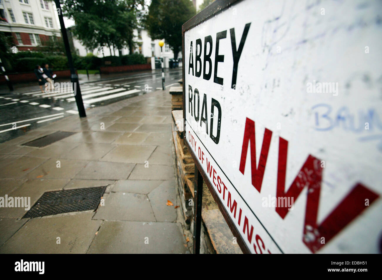 Die berühmten Fußgängerüberweg vor Abbey Road Studios verwendet von den Beatles auf ihrem Album Abbey Road in London. Stockfoto