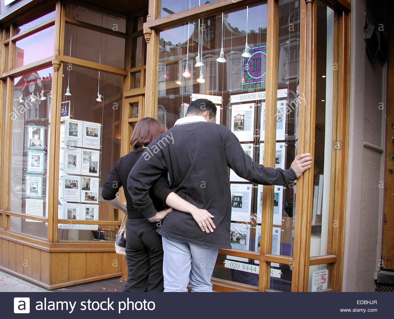 Paar Haus Kaufen Fenster Immobilienmakler Muswell Hill London