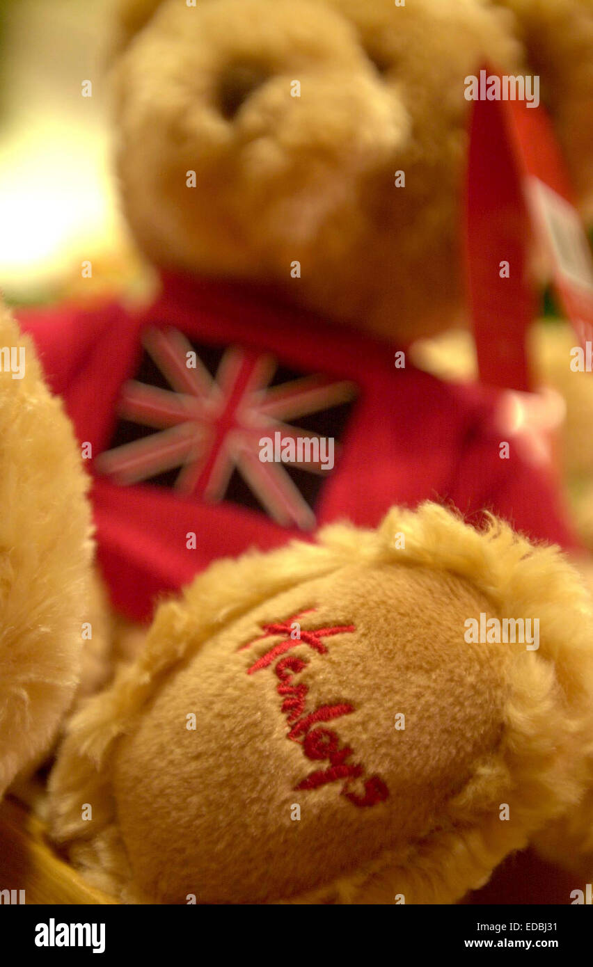 Stofftiere auf dem Display im Hamleys Store im Zentrum von London. Stockfoto