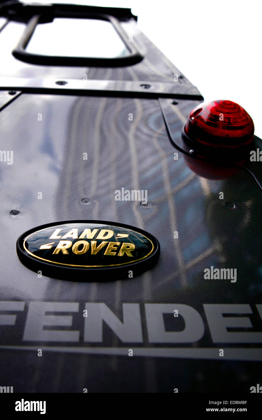 Im Bild: Der Land Rover-Emblem. Stockfoto