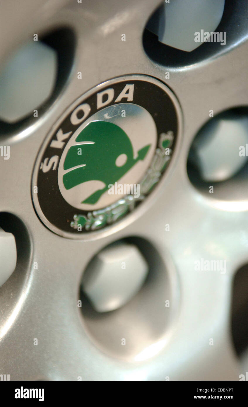 Leichtmetallrad, zeigt der Skoda-Emblem. Stockfoto