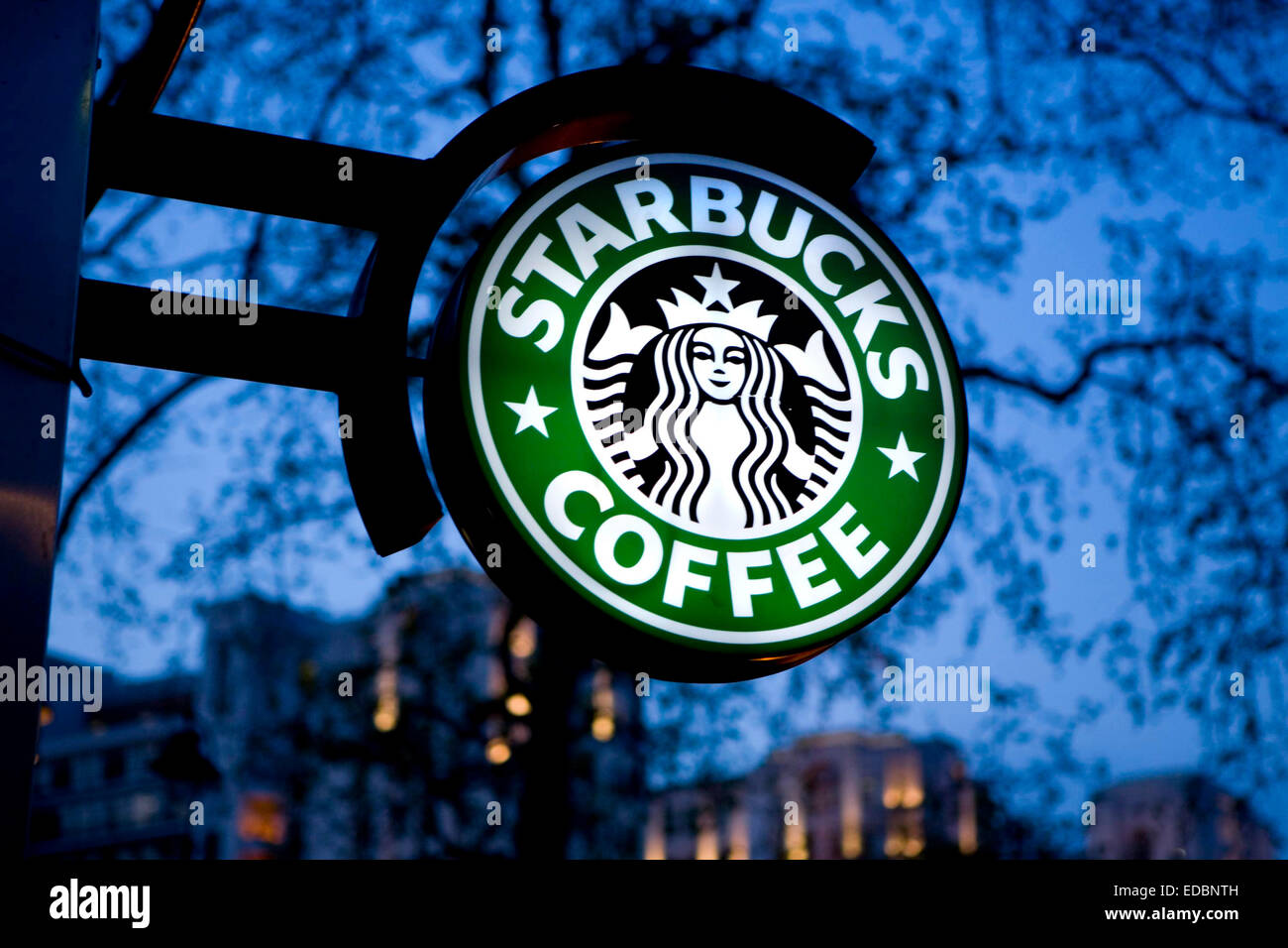 Ein Starbucks Store Zeichen. Stockfoto